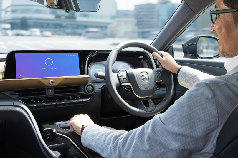 crowncrossover_top_img05